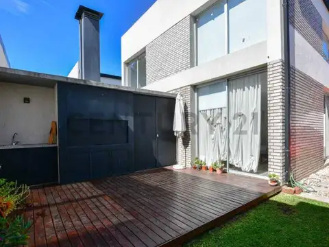 467 entre 21 y Cno. Gral. Belgrano, City Bell , Piso 0