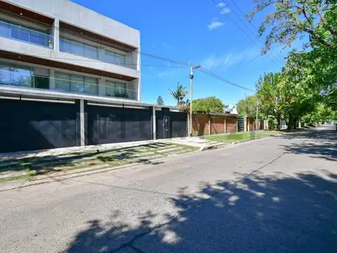 Duplex en alquiler en complejo City Bell. SUM y Pileta-  Dos dormitorios.