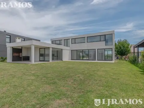 Casa  a estrenar a LAGUNA Muelles Puertos / Escobar