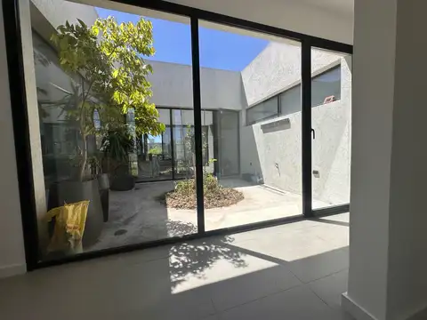 Casa 3 ambientes con 2 baños