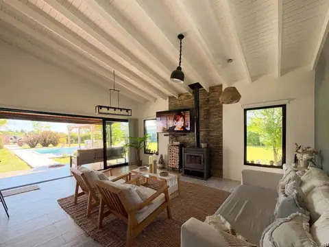 Casa en Venta con 2 cocheras