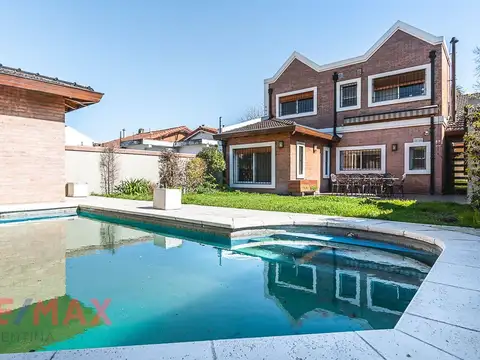 VENTA CASA 4 AMB EN VILLA LUZURIAGA PERMUTA