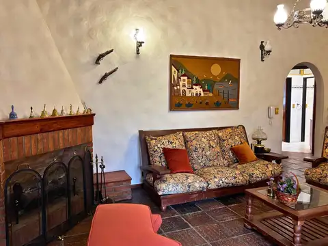 Casa en Venta con 4 cocheras