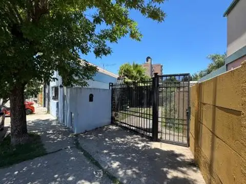 VENTA: 2 CASAS MELITON HIERRO 651