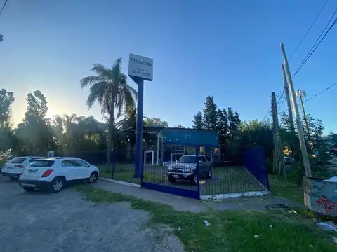 Local comercial en alquiler en esquina sobre Ruta 8
