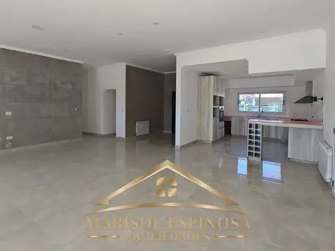 Casa 4 ambientes con 4 baños