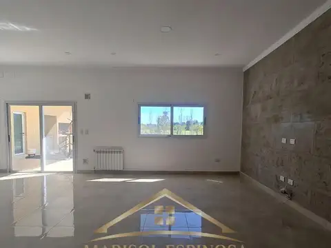 Casa en Venta con 4 cocheras