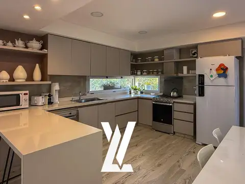 Casa 4 ambientes con 2 baños