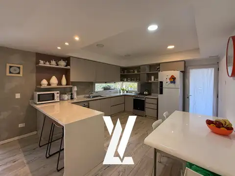 Casa en Venta con 2 cocheras