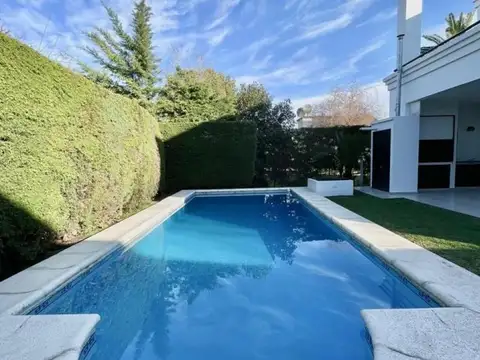 Casa 4 ambientes con 3 baños