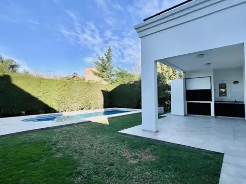 Casa en Alquiler de 3 dormitorios