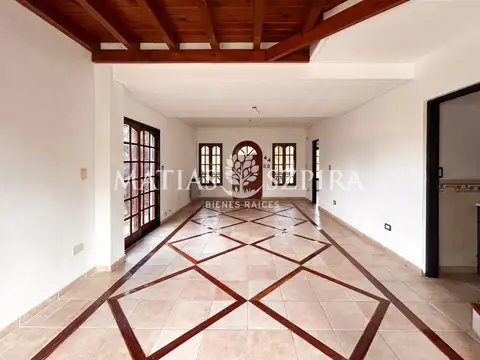 Casa en Venta con 2 cocheras