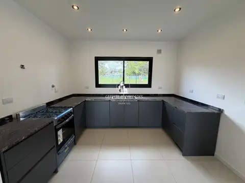 Casa en Venta en Pilar Del Este - Santa Sofia, USD 193.000