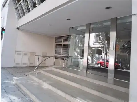 Excelente 3 ambientes frente balcón 2 baños