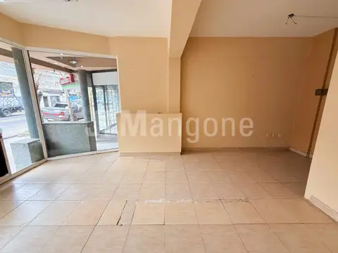 Local 30 m2 sobre Av. de Mayo