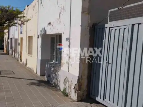 Locales a refaccionar o demoler con amplio terreno