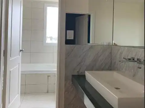 Departamento 12 ambientes con 5 baños