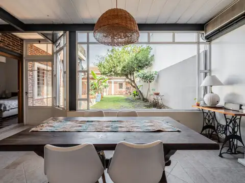 Casa en Venta con 2 cocheras