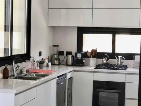 Casa en Venta en El Canton - Norte, USD 345.000