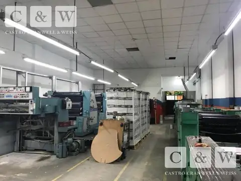 Planta industrial en Parque Patricios, con excel. acceso a Au. 25 de Mayo y Av. 9 de julio.