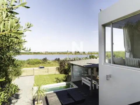 Casa 4 ambientes con 2 baños