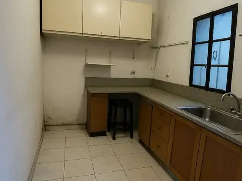 HERMOSA CASA 4 AMBIENTES DE ESTILO NORMANDO EN ZONA RESIDENCIAL DE COLEGIALES.