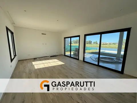Casa 5 ambientes con 4 baños