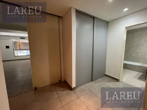 Oficina en Venta con 2 cocheras