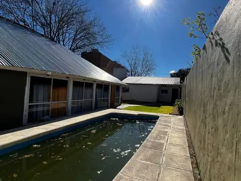 Casa en Alquiler con 1 cochera