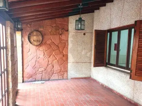 Depto Tipo Casa en Alquiler de 3 dormitorios