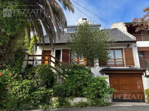 Casa en venta en la loma de Stella Maris. Patio con piscina . Quincho. 3 / 4 dormitorios. Garage