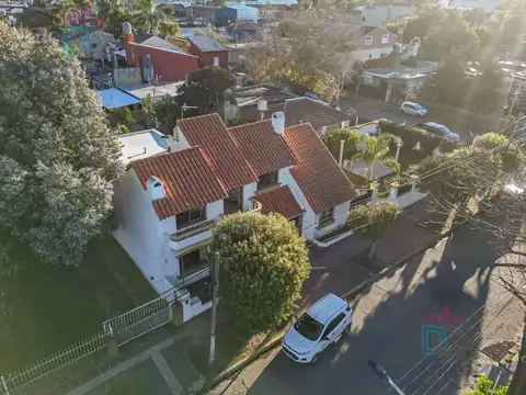 Casa 5 ambientes con 4 baños