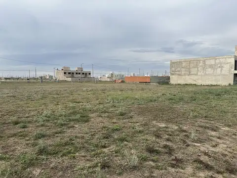 VENTA TERRENO EN LOMAS DE MANANTIALES. APTO PARA 2 DUPLEX