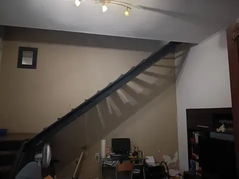 Casa 8 ambientes con 2 baños