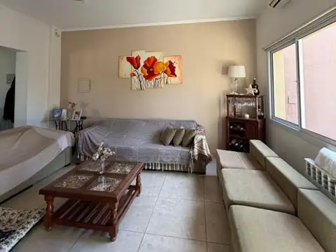 Casa en Alquiler con 1 cochera