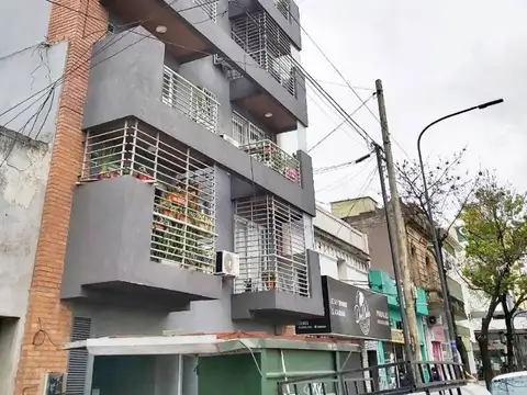 Monoambiente Divisible con Balcón al Frente