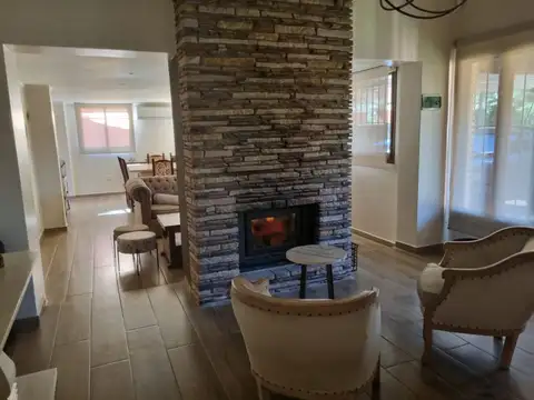 Casa en Venta en Villa Elisa, USD 198.000