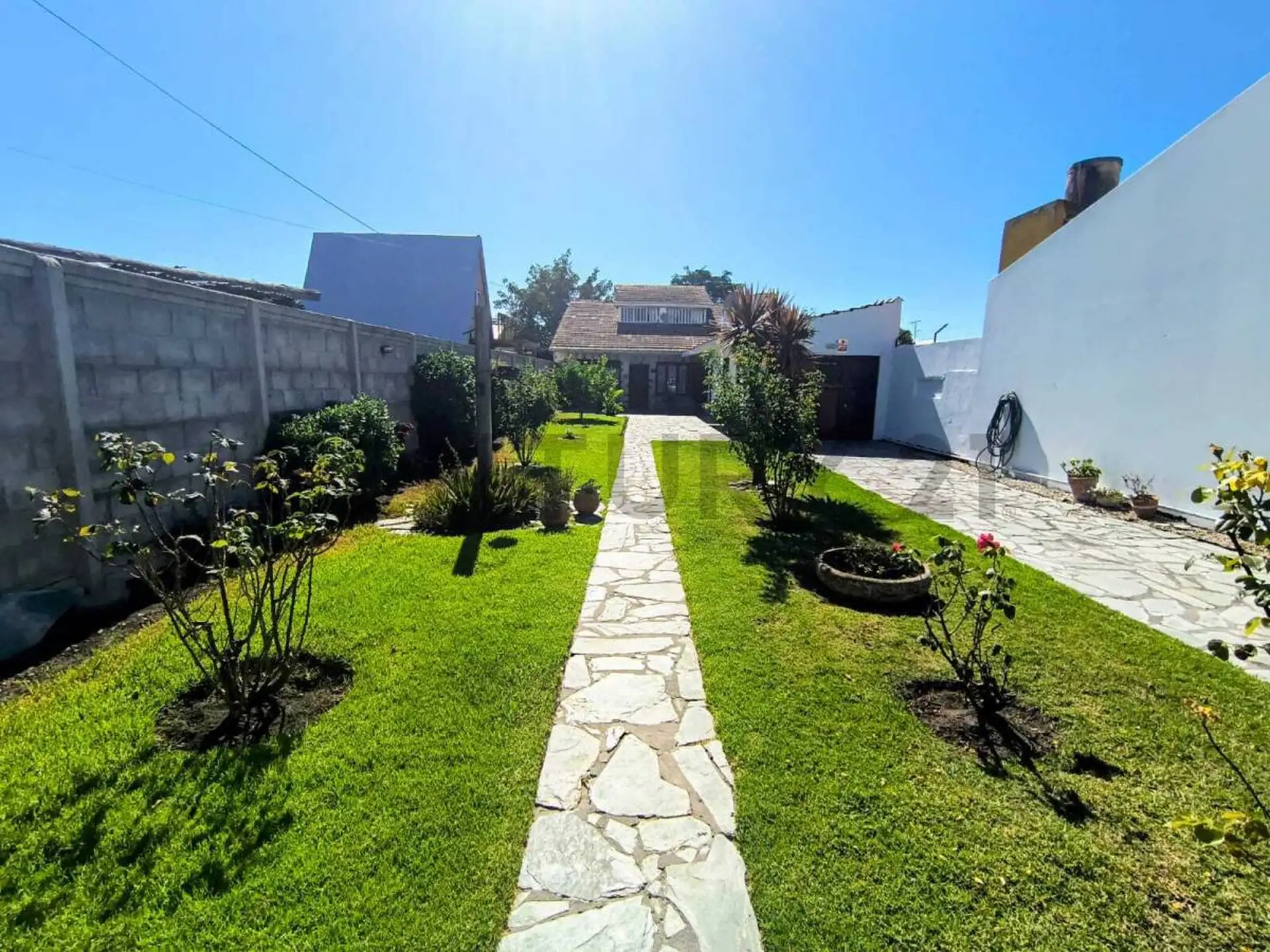 Vendo Casa de 4 ambientes en Barrio 9 de Julio