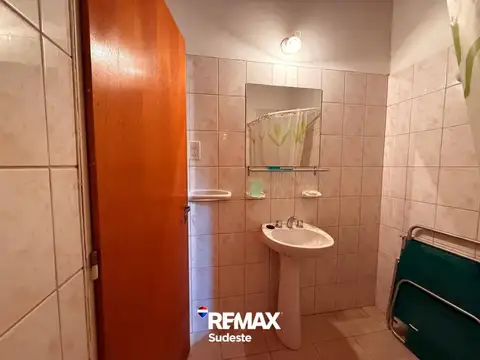 Amplia y luminosa CASA, Avda 9 de julio-Pehuen co