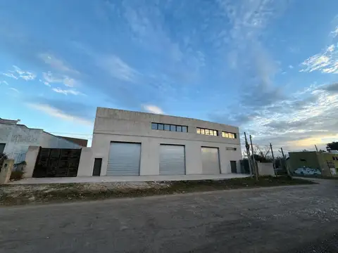 Local y oficinas en alquiler sobre Panamericana km 55, Pilar