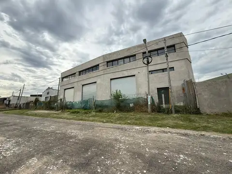 Local y oficinas en alquiler sobre Panamericana km 55, Pilar