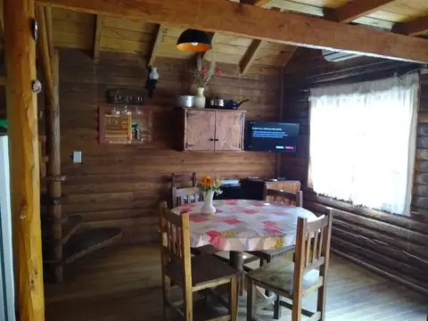 Cabaña En Venta Villa Ventana, 2 Dormitorios Amplio Jardin Con Pileta Apta Para Ampliar, Se Puede Construir Hasta 2 Cabañas Mas O Convertirlo En Tu Refugio Personal.