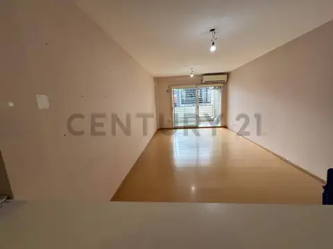besares 3030 100, Piso 1