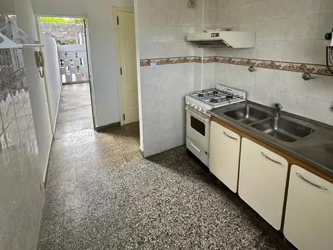 Peribebuy 6900, Piso 1