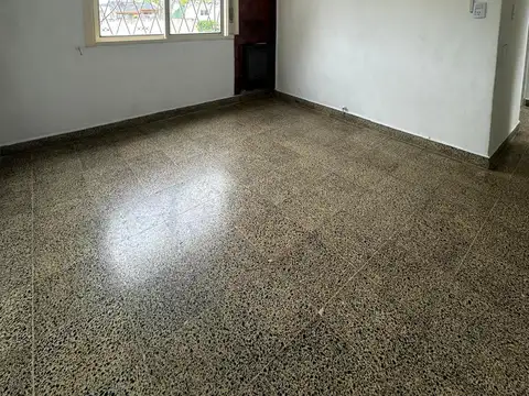 Peribebuy 6900, Piso 1