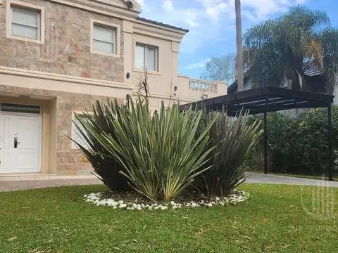 Casa en Venta en Solar Del Bosque, USD 390.000