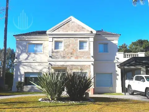 Casa en Venta con 3 cocheras