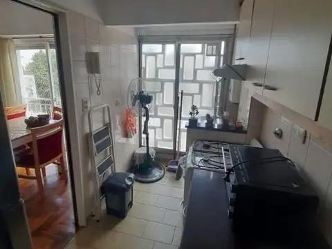 Excelente depto 2 amb a metros de la plaza. Apto crédito