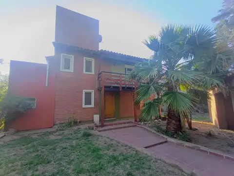 VENTA HERMOSA CASA 3 DOR PILETA VILLA ALLENDE GOLF