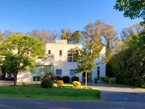 Venta Casa 5 amb. Bº Cerrado Santa Ana Fco.Alvarez